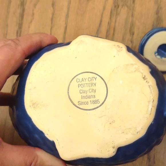 Clay City Pottery Blue Hen Tea Pot - Picture 11 of 11